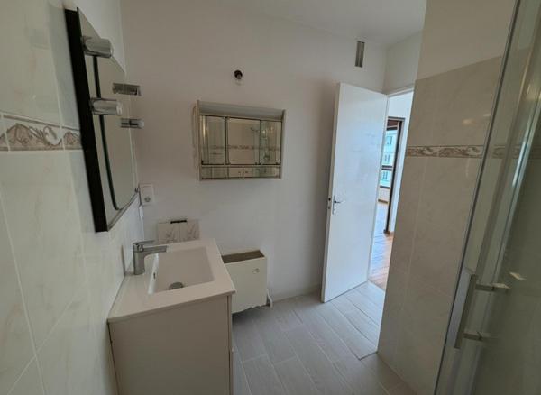 Appartement type 2, au calme, proche commodités.