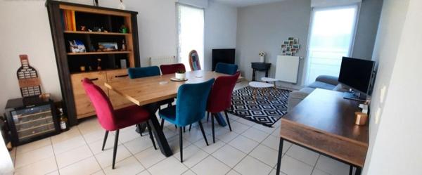 BEL APPARTEMENT LUMINEUX AVEC TERRASSE