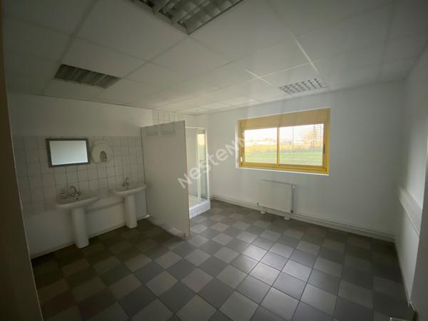 Local d'activité clôturé 1250 m2 Technopole Forbach Sud