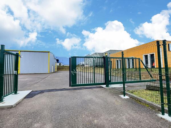 Local d'activité clôturé 1250 m2 Technopole Forbach Sud