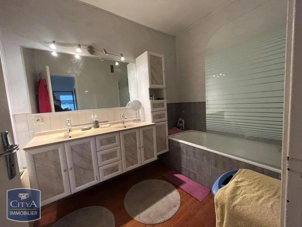 Appartement à louer 3 pièces 68.14m² Istres (13800)