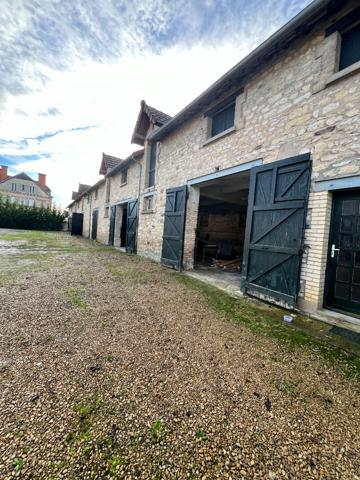 MENNEVILLE : Location de Garages / Box / stockage