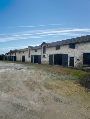 MENNEVILLE : Location de Garages / Box / stockage