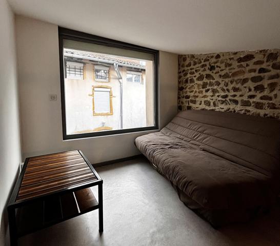 Appartement entièrement rénové et meublé