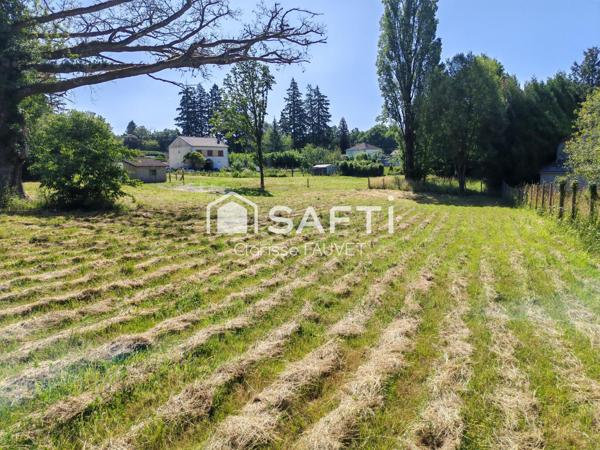 Beau terrain de 1500 m² constructible