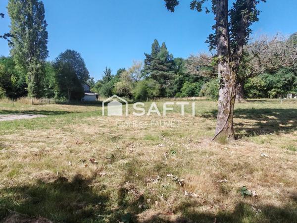Beau terrain de 1500 m² constructible