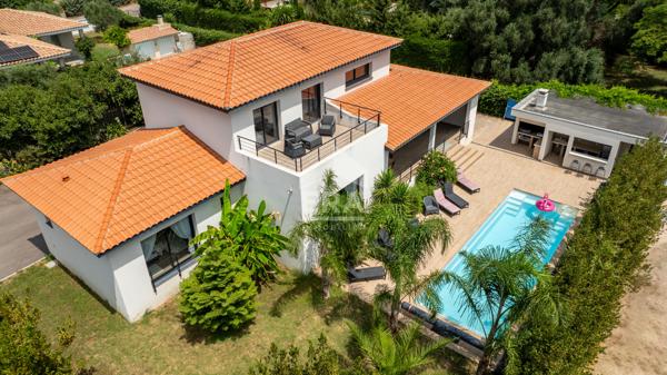 Villa de prestige à vendre à Bompas - 6 pièces, 190 m², piscine, grand standing