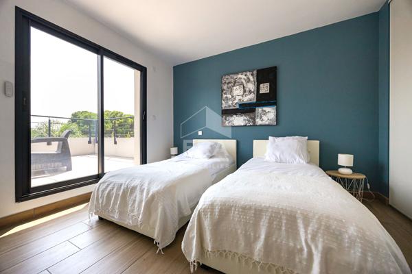 Villa de prestige à vendre à Bompas - 6 pièces, 190 m², piscine, grand standing