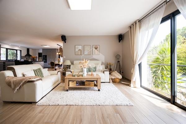 Villa de prestige à vendre à Bompas - 6 pièces, 190 m², piscine, grand standing