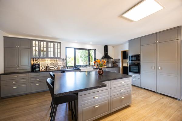 Villa de prestige à vendre à Bompas - 6 pièces, 190 m², piscine, grand standing