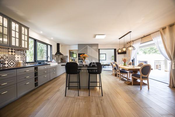Villa de prestige à vendre à Bompas - 6 pièces, 190 m², piscine, grand standing
