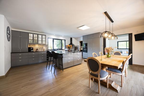 Villa de prestige à vendre à Bompas - 6 pièces, 190 m², piscine, grand standing