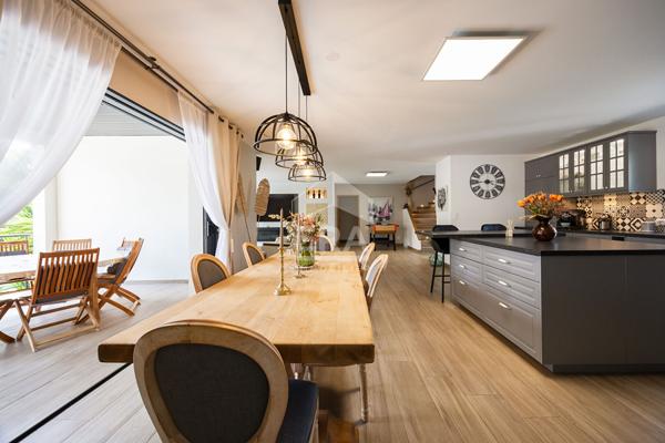 Villa de prestige à vendre à Bompas - 6 pièces, 190 m², piscine, grand standing