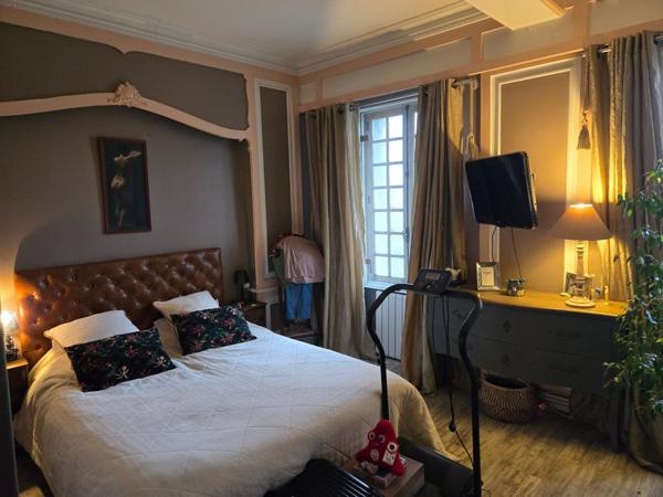 Placé dans un des plus beau quartier de LOUHANS ,magnifique appartement rénové avec charme et authenticité coup de coeur garantie.