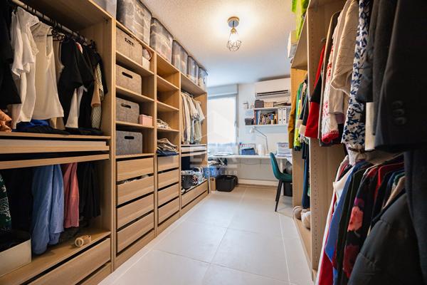 À vendre à Saint Estève : Appartement 5 pièces dans résidence avec piscine