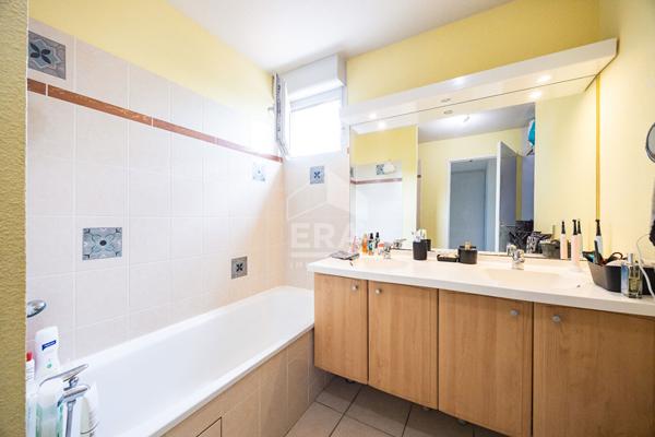 À vendre à Saint Estève : Appartement 5 pièces dans résidence avec piscine
