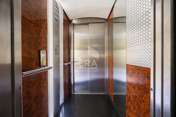 À vendre à Saint Estève : Appartement 5 pièces dans résidence avec piscine