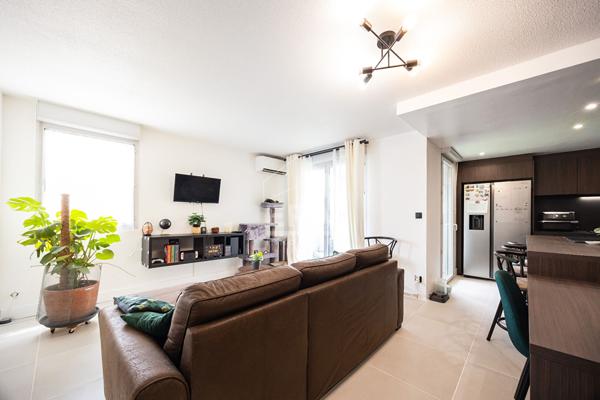 À vendre à Saint Estève : Appartement 5 pièces dans résidence avec piscine