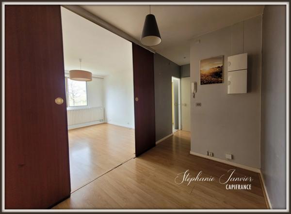 Appartement F2, à louer VAIRES SUR MARNE, GRAND F2 À LOUER, LUMINEUX AVEC PARKING & CAVE de 48 m², gare à pied, dernier étage.
