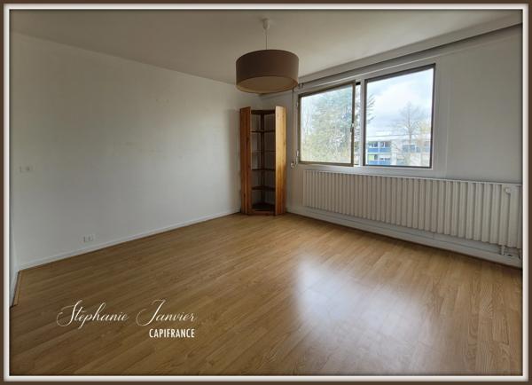 Appartement F2, à louer VAIRES SUR MARNE, GRAND F2 À LOUER, LUMINEUX AVEC PARKING & CAVE de 48 m², gare à pied, dernier étage.