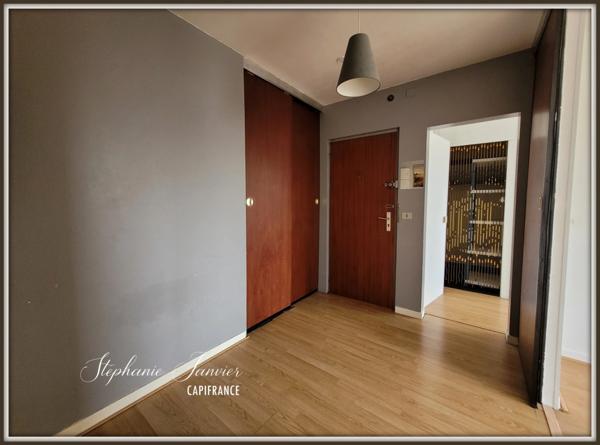 Appartement F2, à louer VAIRES SUR MARNE, GRAND F2 À LOUER, LUMINEUX AVEC PARKING & CAVE de 48 m², gare à pied, dernier étage.