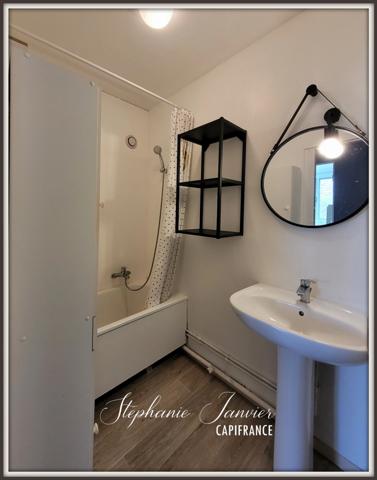 Appartement F2, à louer VAIRES SUR MARNE, GRAND F2 À LOUER, LUMINEUX AVEC PARKING & CAVE de 48 m², gare à pied, dernier étage.