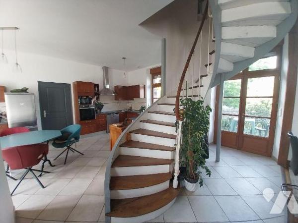 Maison à vendre à Vitré (35500) en Ille-et-Vilaine (35)

A quelques minutes du centre-ville, ...