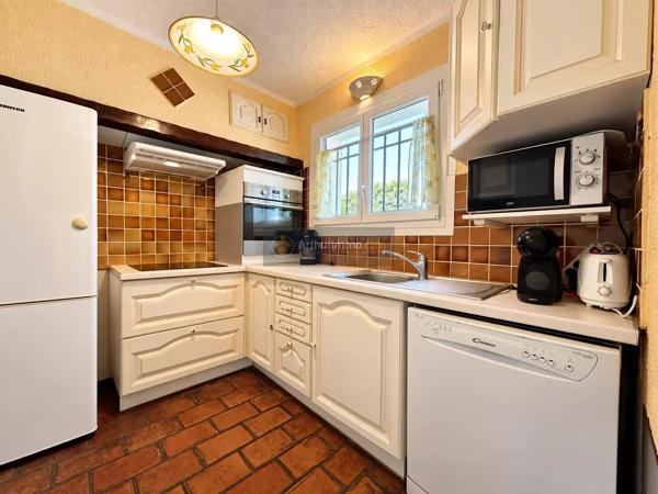 Vente                                                      Appartement
                        
                     2 pièces                      40 m2                     à Les Issambres