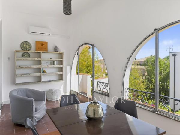 Appartement indépendant avec aperçu mer à Bandol – Jardin et potentiel d’aménagement