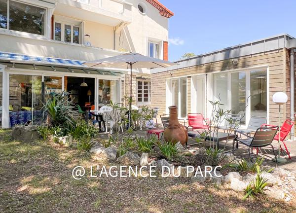 ROYAN - QUARTIER DU PARC - 200 M PLAGE - ENTRE MAISON ET APPARTEMENT - 4 CHAMBRES - JARDIN