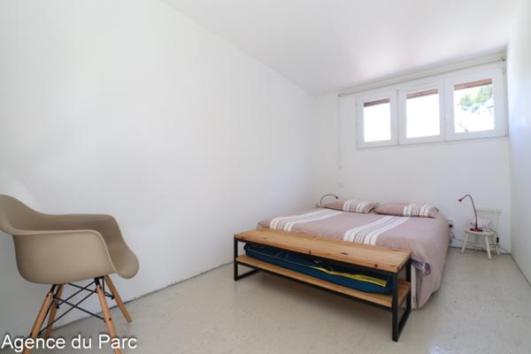 ROYAN - QUARTIER DU PARC - 200 M PLAGE - ENTRE MAISON ET APPARTEMENT - 4 CHAMBRES - JARDIN
