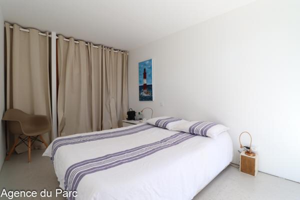 ROYAN - QUARTIER DU PARC - 200 M PLAGE - ENTRE MAISON ET APPARTEMENT - 4 CHAMBRES - JARDIN