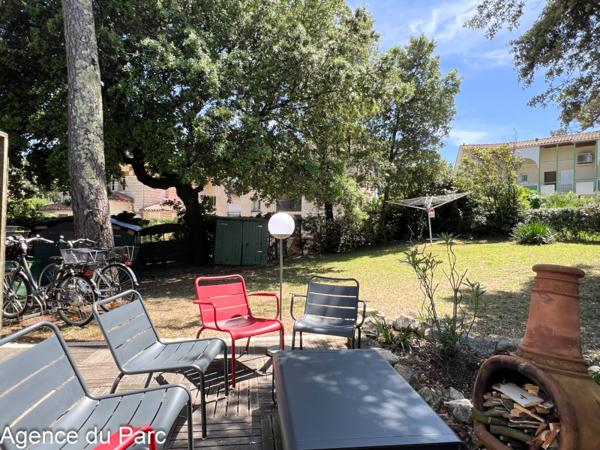 ROYAN - QUARTIER DU PARC - 200 M PLAGE - ENTRE MAISON ET APPARTEMENT - 4 CHAMBRES - JARDIN