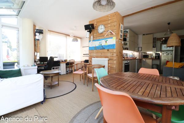 ROYAN - QUARTIER DU PARC - 200 M PLAGE - ENTRE MAISON ET APPARTEMENT - 4 CHAMBRES - JARDIN