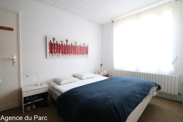 ROYAN - QUARTIER DU PARC - 200 M PLAGE - ENTRE MAISON ET APPARTEMENT - 4 CHAMBRES - JARDIN
