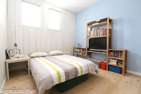 ROYAN - QUARTIER DU PARC - 200 M PLAGE - ENTRE MAISON ET APPARTEMENT - 4 CHAMBRES - JARDIN