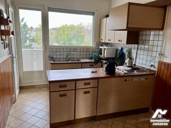 CALUIRE, Chantoiseau, appartement de 93m² lumineux, 2 chambres, séjour double, balcons. Garage, cave