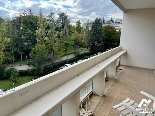 CALUIRE, Chantoiseau, appartement de 93m² lumineux, 2 chambres, séjour double, balcons. Garage, cave