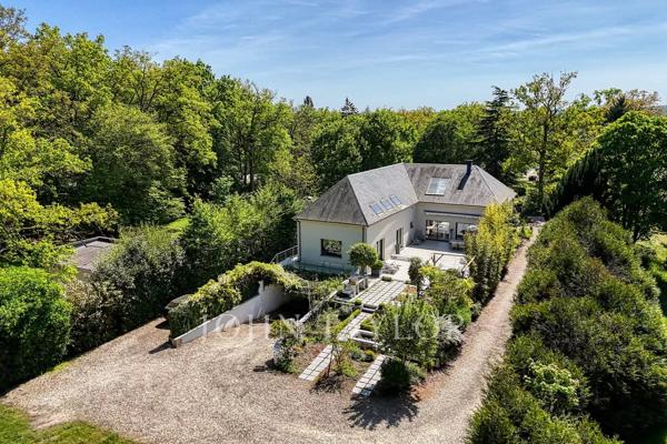 Maison contemporaine au sein d'un d'un domaine privé