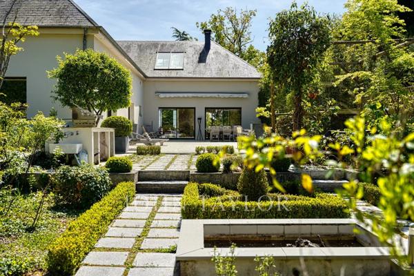 Maison contemporaine au sein d'un d'un domaine privé