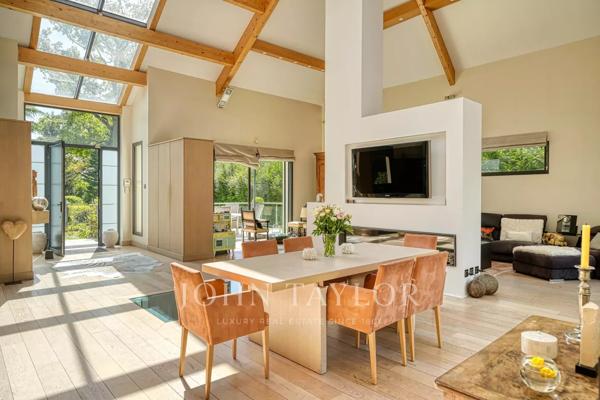Maison contemporaine au sein d'un d'un domaine privé