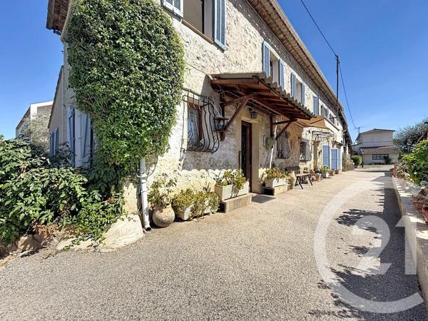 Maison à vendre  4 pièces - 218 m 2   MOUGINS  - 06