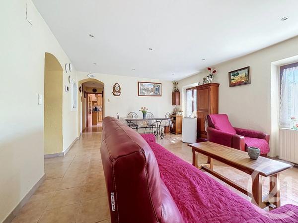Maison à vendre  4 pièces - 218 m 2   MOUGINS  - 06
