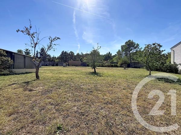 Maison à vendre  4 pièces - 218 m 2   MOUGINS  - 06