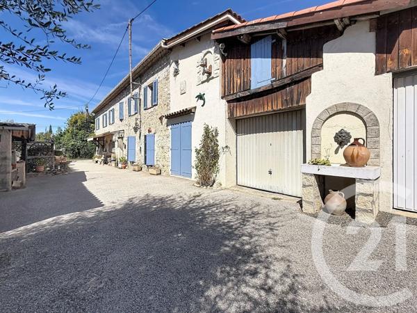 Maison à vendre  4 pièces - 218 m 2   MOUGINS  - 06