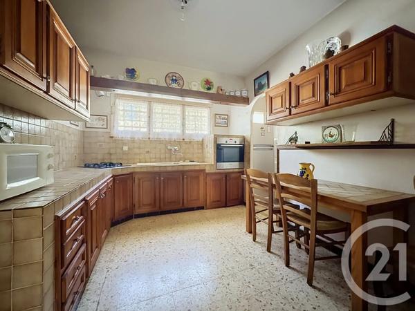 Maison à vendre  4 pièces - 218 m 2   MOUGINS  - 06