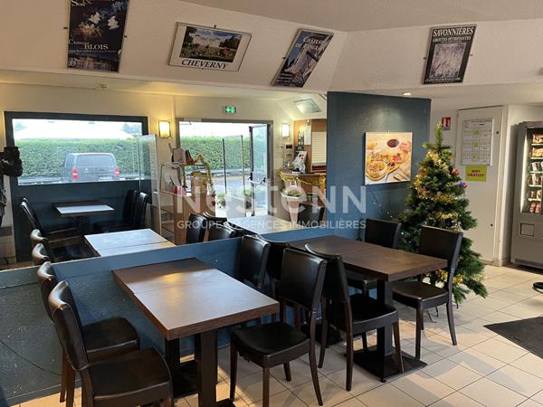 Hôtel Bureau de 45 Chambres . Emplacement Stratégique et Forte Visibilité