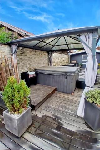 Maison rénovée , proche port et centre-ville