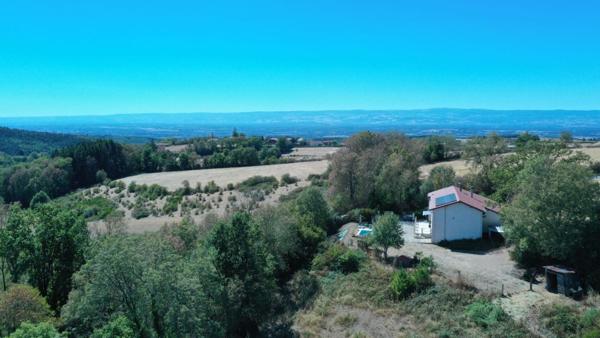 Superbe bâtisse de caractère avec piscine et grand terrain de 1,8 hectare