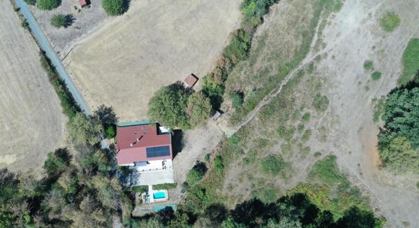Superbe bâtisse de caractère avec piscine et grand terrain de 1,8 hectare